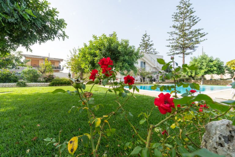 Offerta speciale in Sicilia villetta con piscina d’acqua salata riscaldata dal 30 settembre al 9 ottobre a Donnalucata con lo sconto del 30% all inclusive