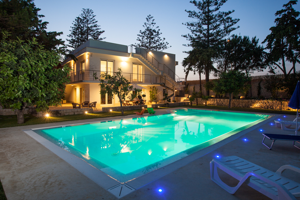 Offerta speciale sconto del 15% al giardino dei carrubi dal 20 al 27 luglio  casa vacanza a Donnalucata in Sicilia con piscina riscaldata