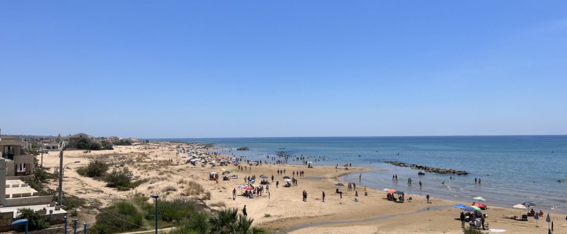 Last minute offerta speciale in  Sicilia  villetta  con piscina  d’acqua  salata  riscaldata  immersa  in un giardino mediterraneo a pochi  passi  dal mare  con  lo  sconto  del  25%  all  inclusive dal 31 ottobre al 7 novembre 2022